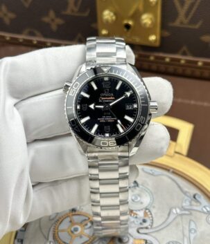 Omega Seamaster Planet Ocean 600M Replica Watches Black Dial Automatic Movement VS Factory 39.5mm