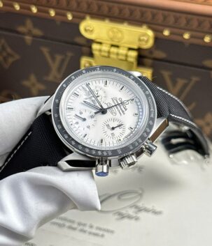 Omega Speedmaster Apollo 13 Silver Snoopy