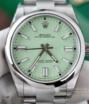 Rolex Oyster Perpetual 134300 Dial