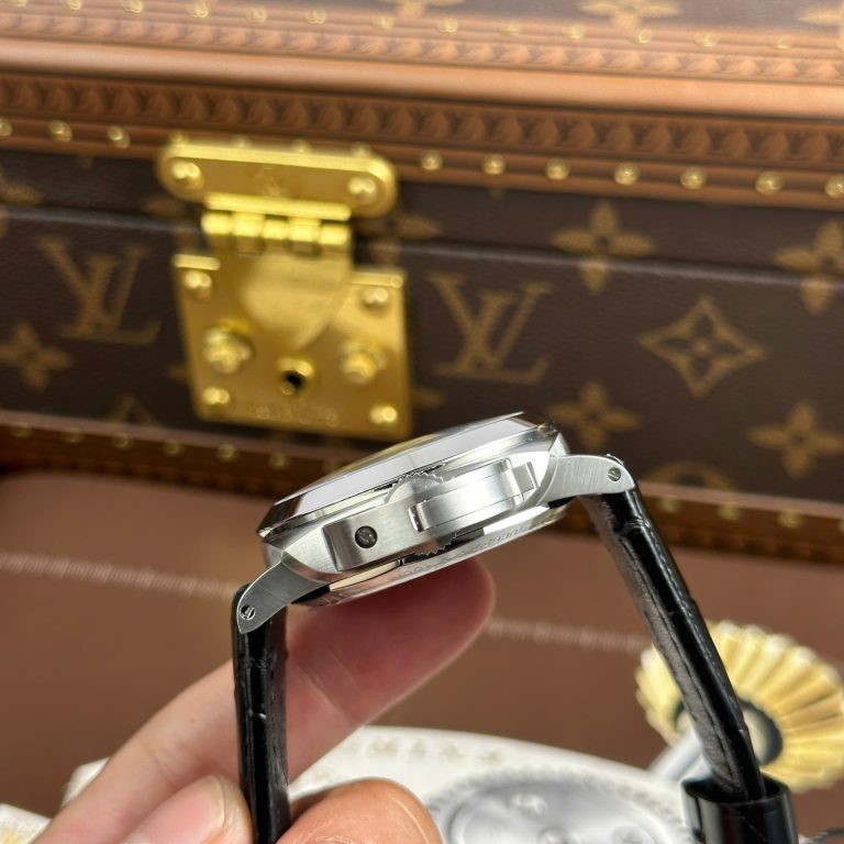 Panerai Luminor Quaranta PAM1365 Imitation Watches Black Dial Leather Strap VS Factory 40mm