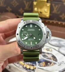 Panerai Submersible PAM01055 Replica Watches Green Dial Automatic Movement VS Factory 42mm