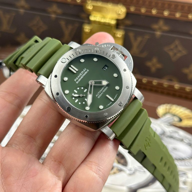 Panerai Submersible PAM01055 Replica Watches Green Dial Automatic Movement VS Factory 42mm