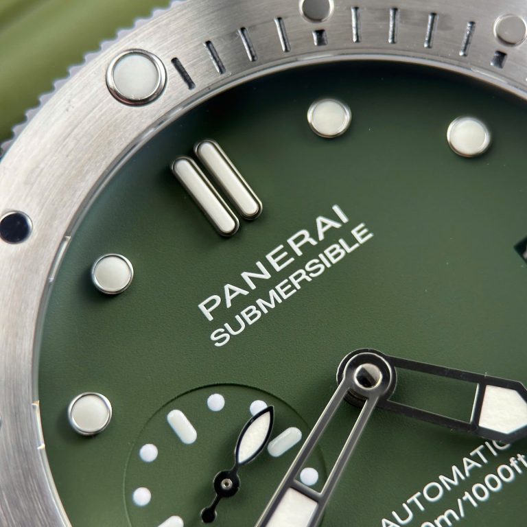 Panerai Submersible PAM01055 Replica Watches Green Dial Automatic Movement VS Factory 42mm