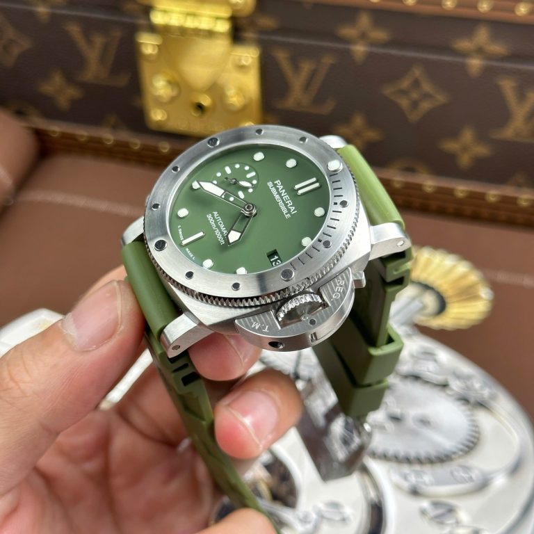 Panerai Submersible PAM01055 Replica Watches Green Dial Automatic Movement VS Factory 42mm