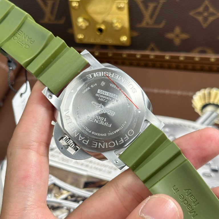 Panerai Submersible PAM01055 Replica Watches Green Dial Automatic Movement VS Factory 42mm