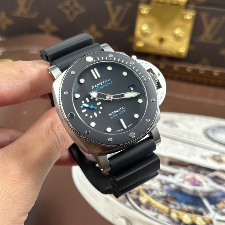 Panerai Submersible PAM00683