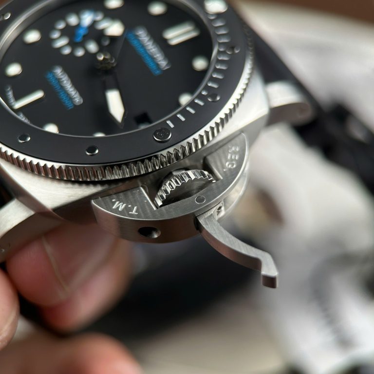 Panerai Submersible PAM00683
