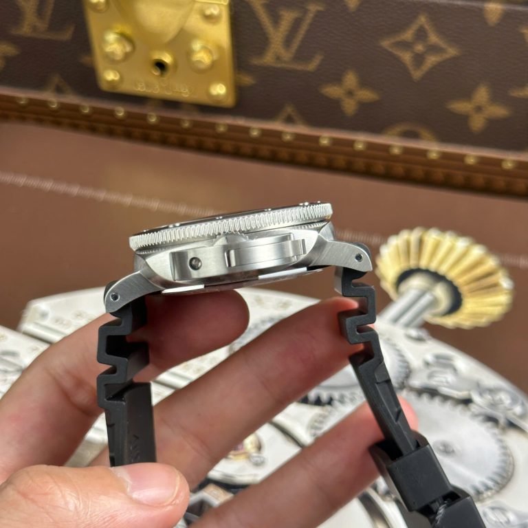 Panerai Submersible PAM00683