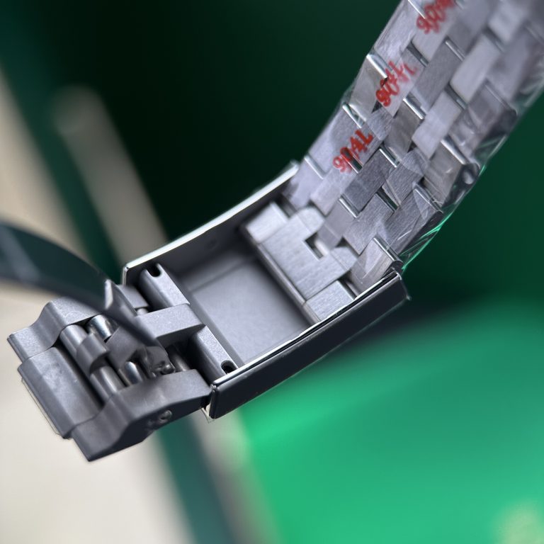 Rolex GMT-Master II Pepsi Replica Watches Black Dial Jubilee Strap VS Factory 40mm - Image 11
