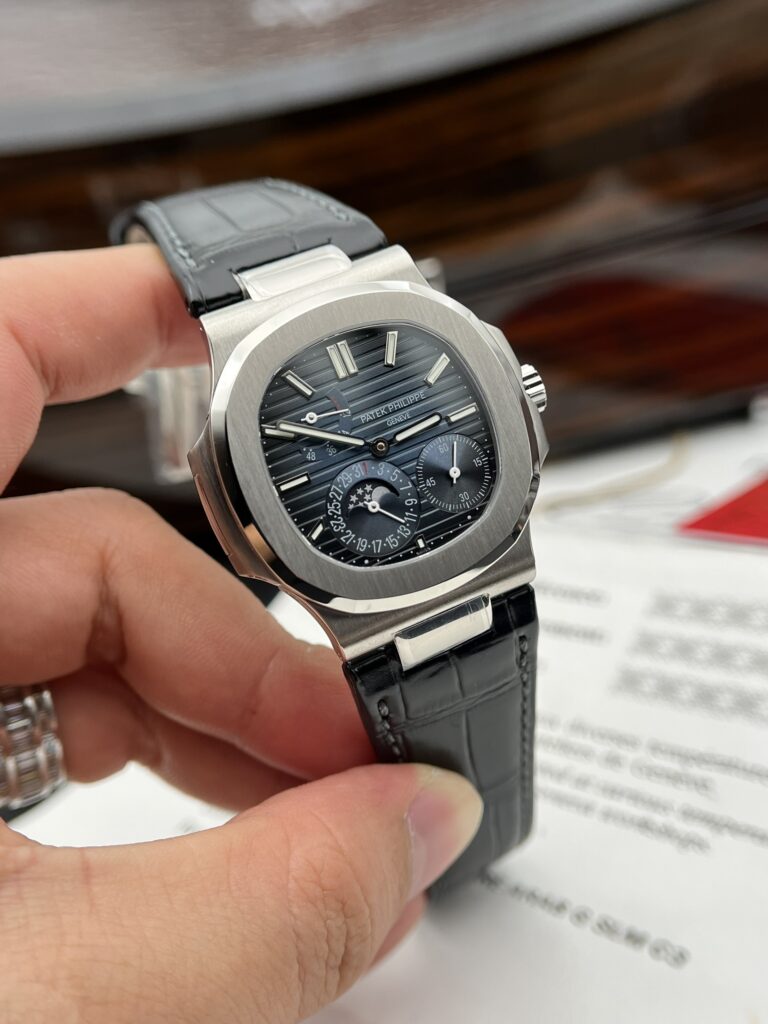Patek Philippe Nautilus 5712 men’s Replica 11 watch leather strap GR Factory 40mm - Image 4